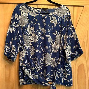 WEST KEI SILKY FLORAL TOP, BLUE & WHITE, TIES FRONT OR BACK size XLP